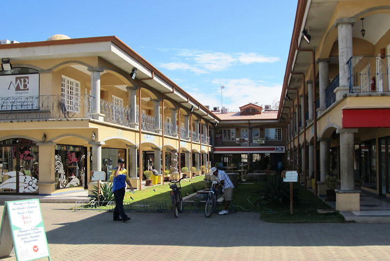 Costa Rica: Shopping In Tamarindo