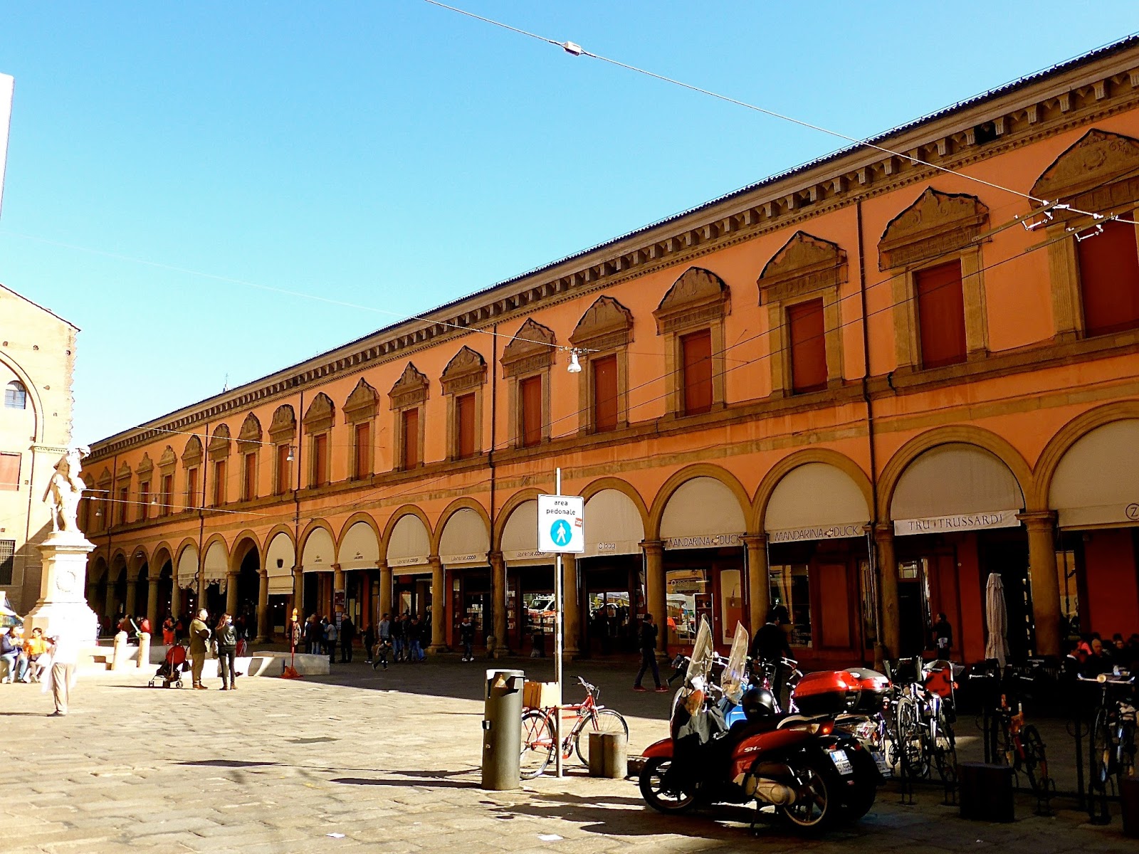 Facciamo un giro in centro? PIAZZA GALVANI Bologna