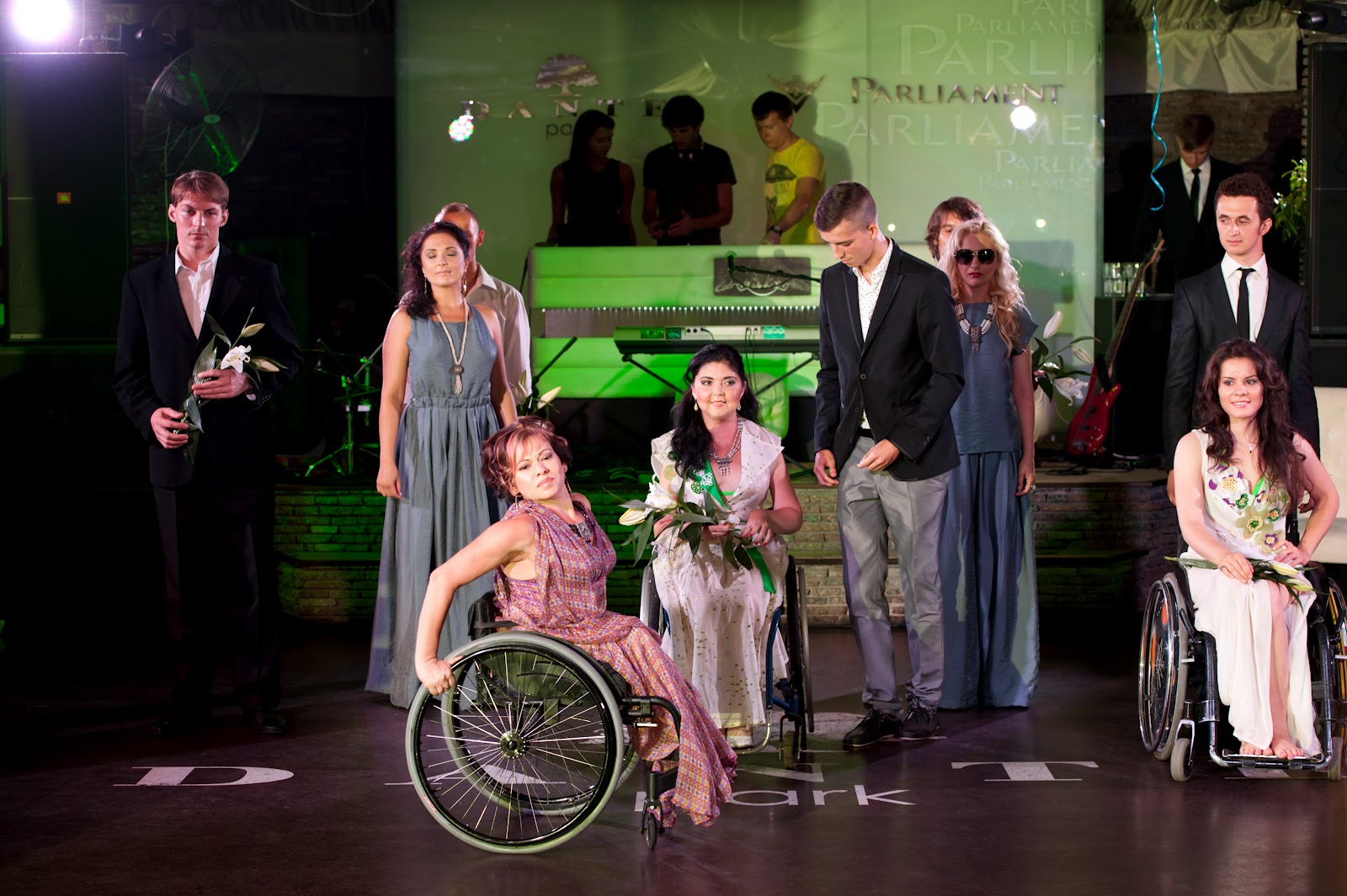 шанс мода. неделя моды шанхай 2020. Catherine deane юбка. шанс мода. красота без границ.