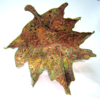 Metallic thread leaf bowl