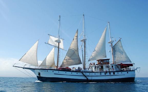 Tours Galápagos Yates de primera clase Crucero Velero Sagitta