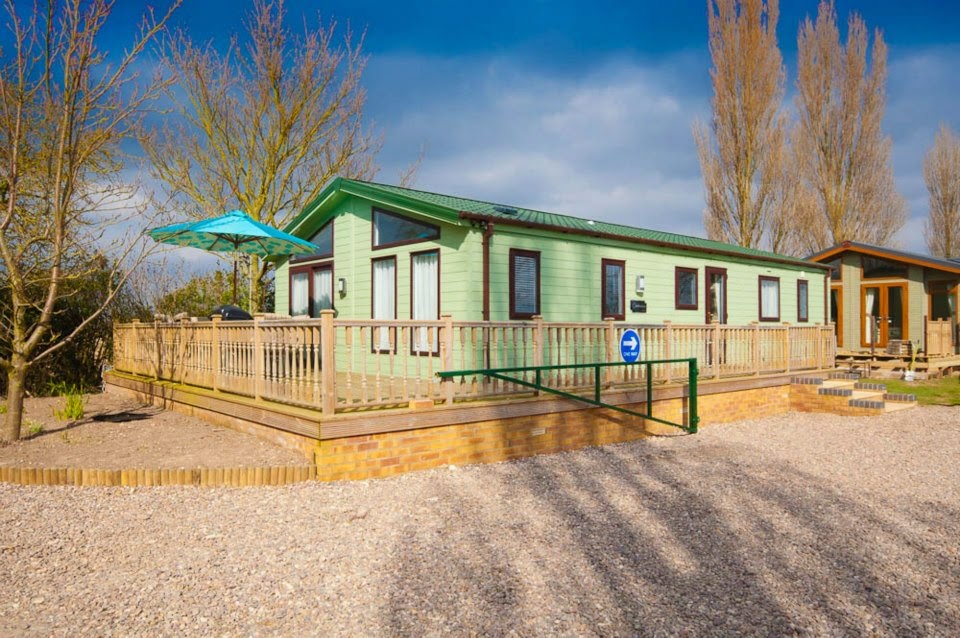 Old Leake Caravan Park, Old Leake, Boston, Lincolnshire www.aroundaboutbritain.co.uk / CAMPSITE