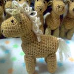 http://tejidosthina.blogspot.com.es/2017/03/patron-caballito-amigurumi.html