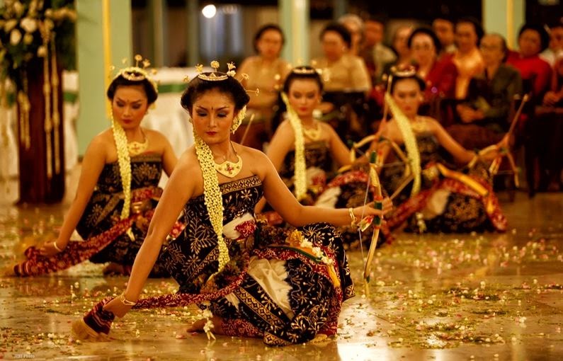 30 Contoh Tari Kelompok Beserta Gambar Dan Asal Daerahnya Di Indonesia Pintarsiana Com Rujukan Tempat Belajar Pelajar Indonesia