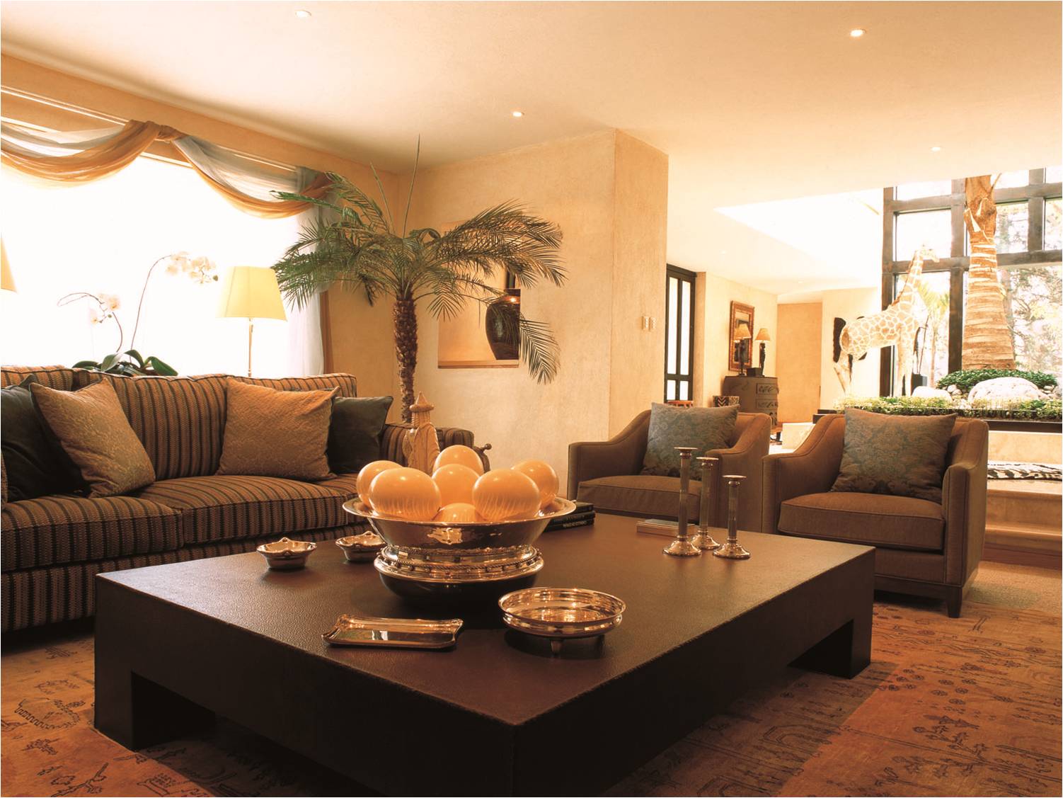 Martínez Sordo: Composición y elementos para decorar la sala.