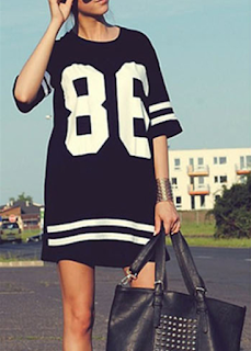 The number and stripe printed black baseball T-shirt from Rotita