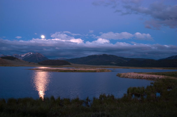 Elk Lake News - Life at a Montana Mountain Lodge: Sunset And The Super Moon