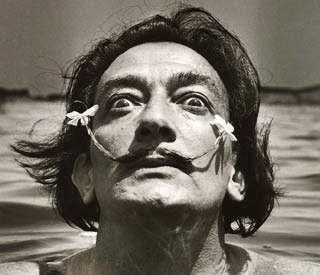 Salvador Dalí Foto de Salvador Dalí con cabello largo