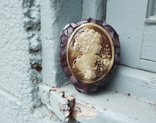 https://www.etsy.com/listing/171252214/victorian-cameo-mosaic-pill-boxtrinket?ref=shop_home_active