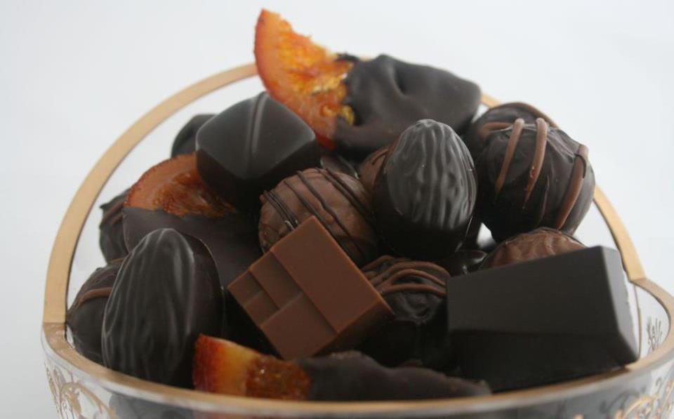 NURSENLE KADINA DAİR PATİSWİSS ÇİKOLATADAN 1 KİŞİYE 1 KUTU ÇİKOLATA