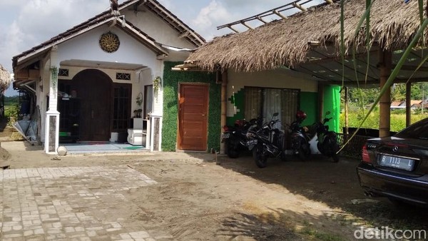 Sambil Jualan Angkringan, 'Raja' Toto Kendalikan Keraton Agung Sejagat Sambil Jualan Angkringan, 'Raja' Toto Kendalikan Keraton Agung Sejagat