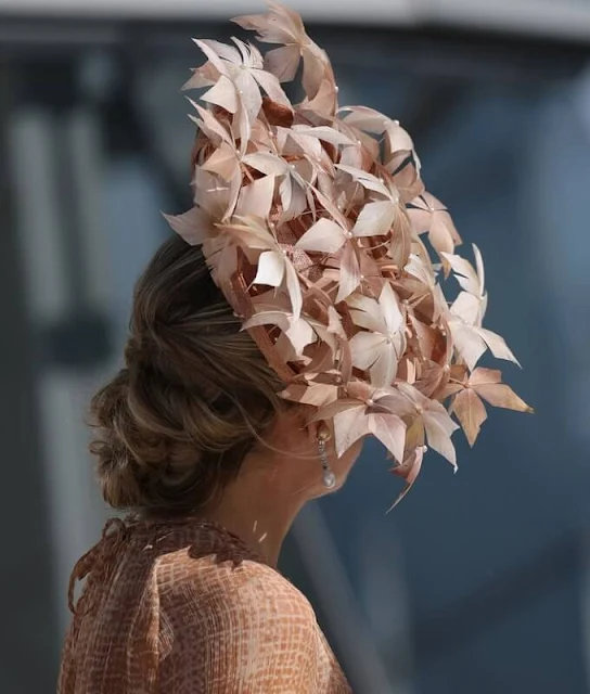 Queen Maxima wore a brown dress from Natan Edouard Vermeulen, and a leaf style hat from Berry Rutjes. Chancellor of Germany Angela Merkel