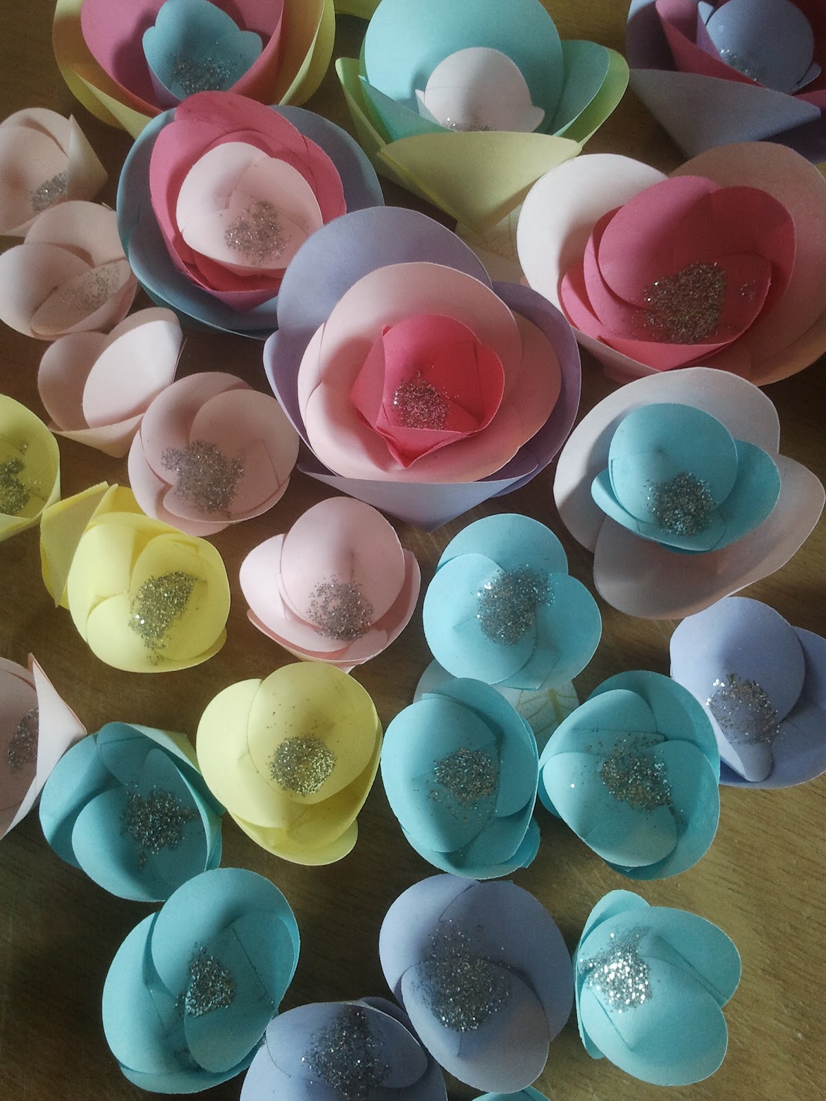 The Little Companion DIY = paper flower easter wreath