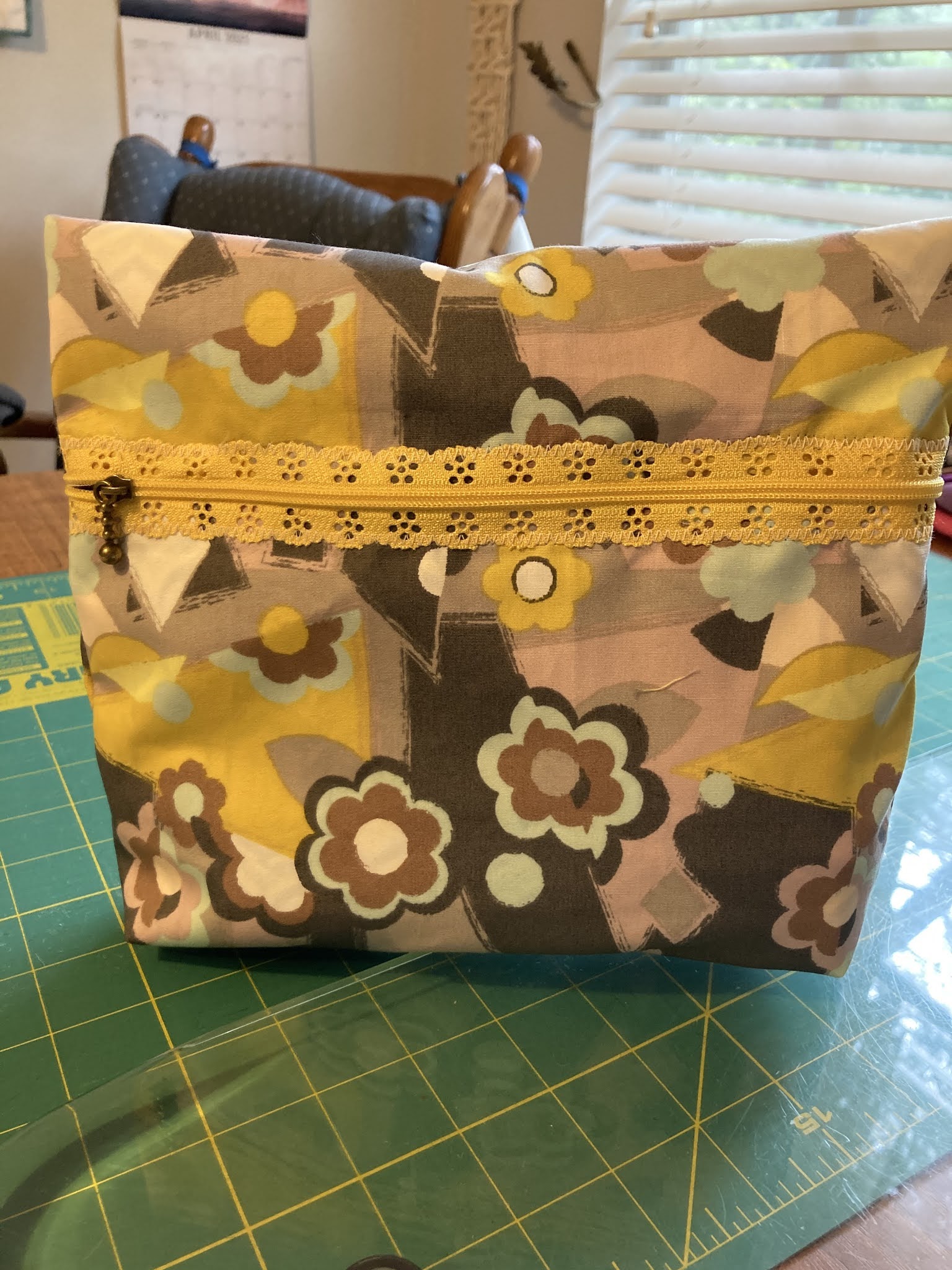 Happy Cottage Quilter Fancy Zipper Bag