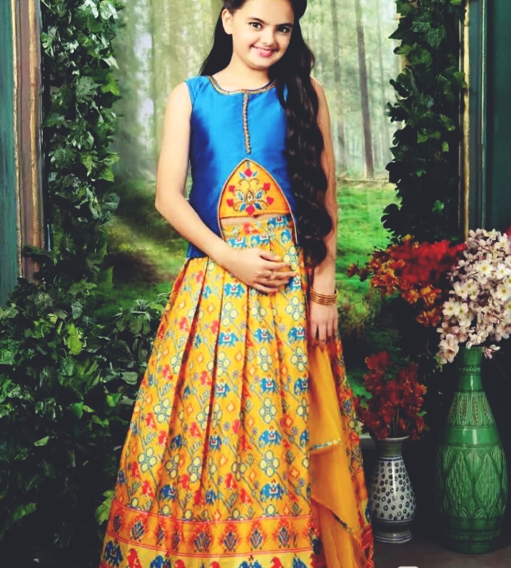 Cute Ruhanika Dhawan Sweet Images Pics & Wallpapers https
