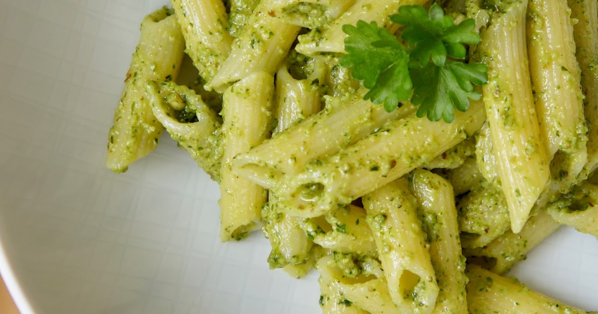 REZEPT: Walnuss-Pesto mit Basilikum & Petersilie ♥ Ein glutenfreier Blog REZEPT: Walnuss-Pesto mit Basilikum & Petersilie ♥ Ein glutenfreier Blog