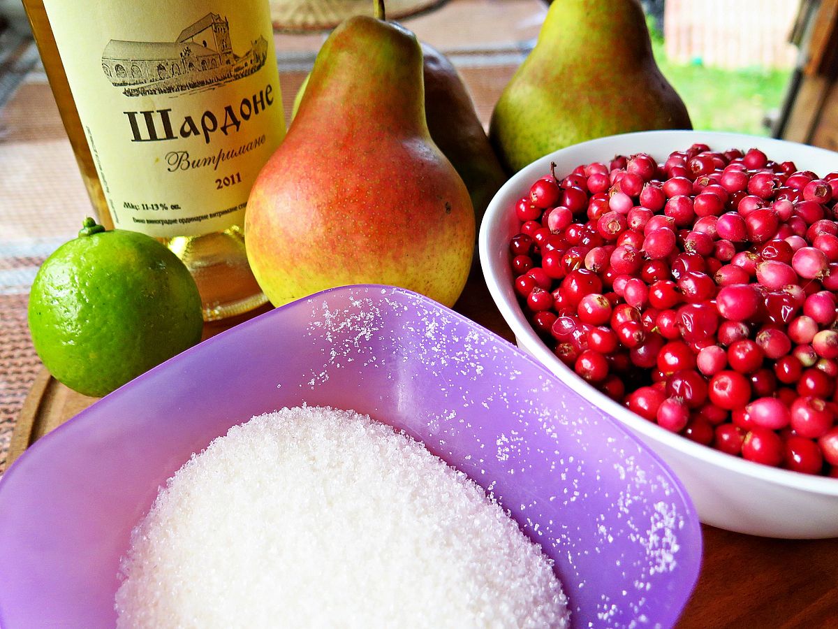 Варенье из груш и брусники