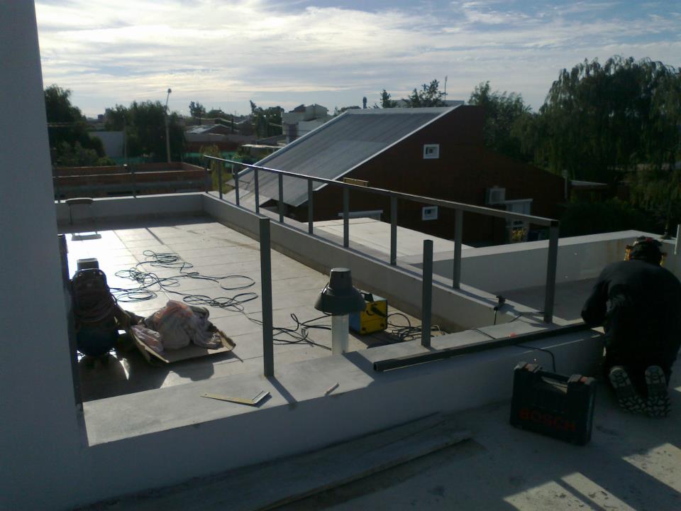 Herreria y Estructuras Tito: Barandas seguridad Piscinas y Terrazas