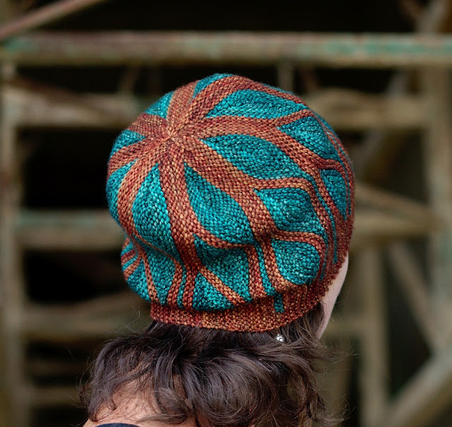 czapka na drutach ze wzorem