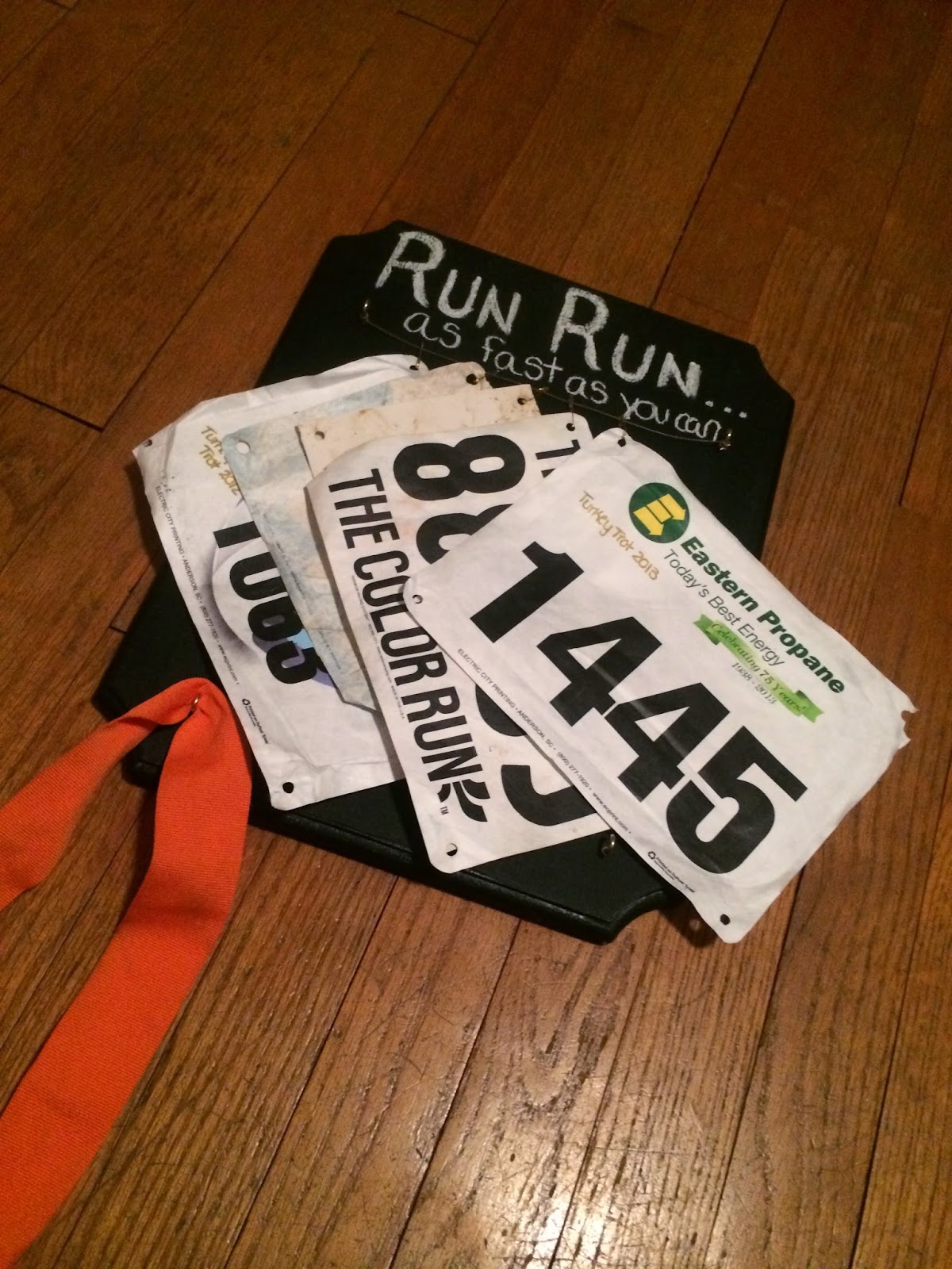 Twelve17. Love Notes&Travels. DIY Race Bib & Medal Holder