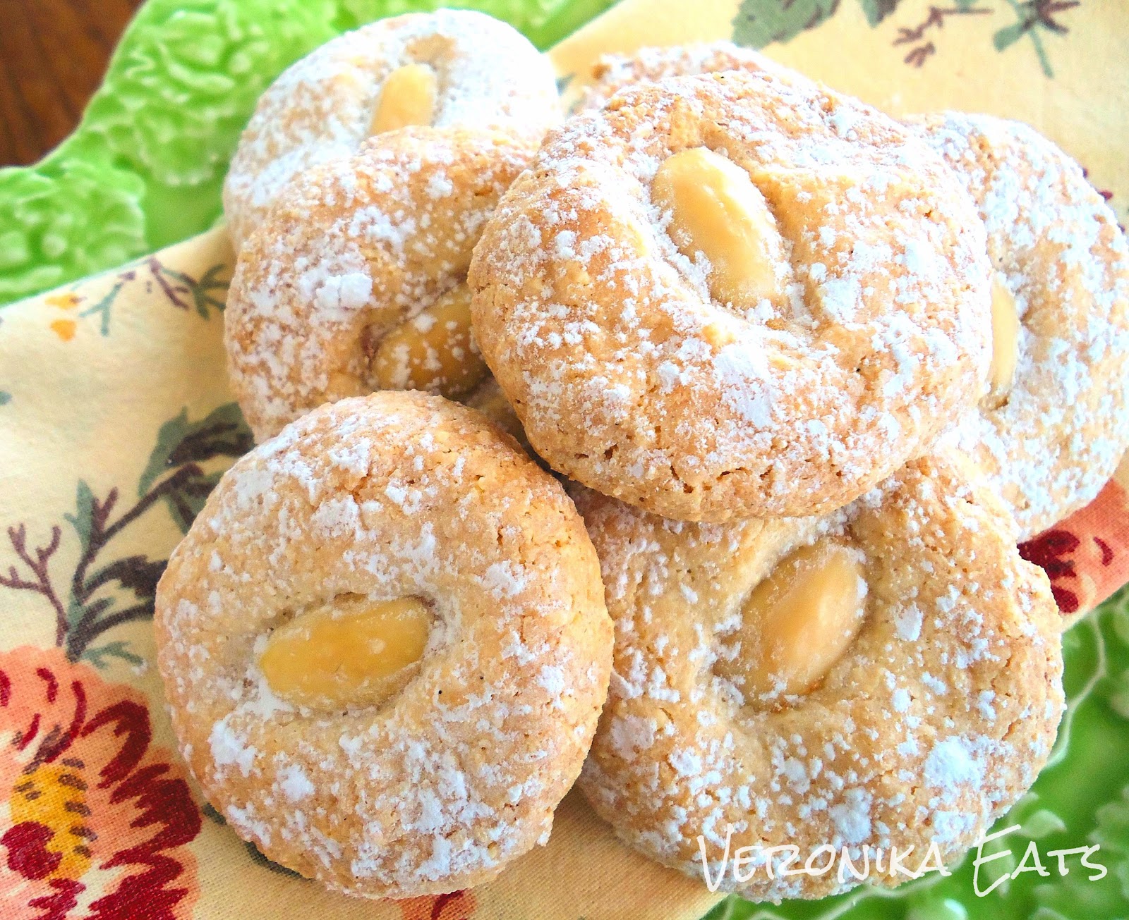 Veronika Eats: Gluten Free Almond Cookies