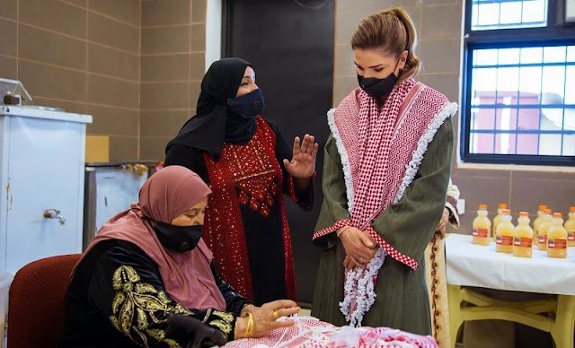 Queen Rania is wearing Jennifer Chamandi Olive green suede lorenzo pumps. Apple watch