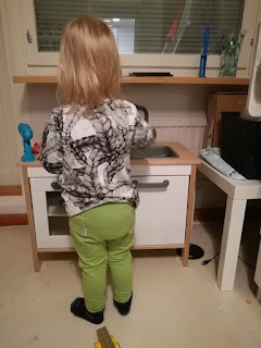 Lastenvaatteista lohtua?