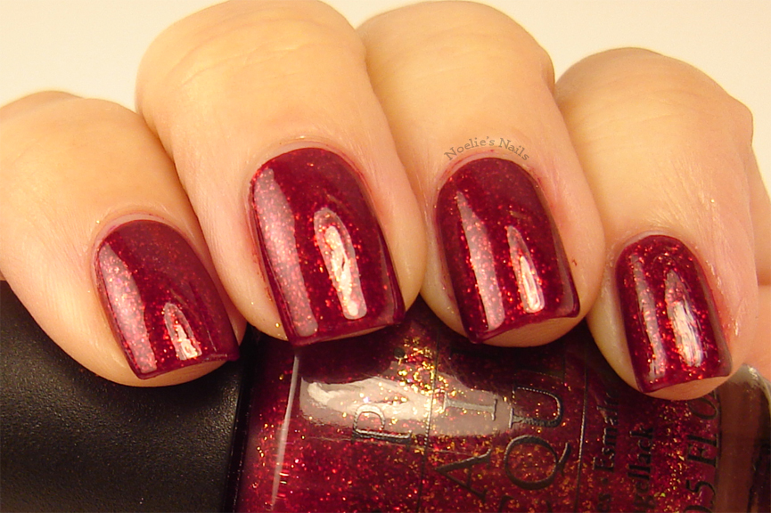Noelie's Nails: OPI Smitten with Mittens