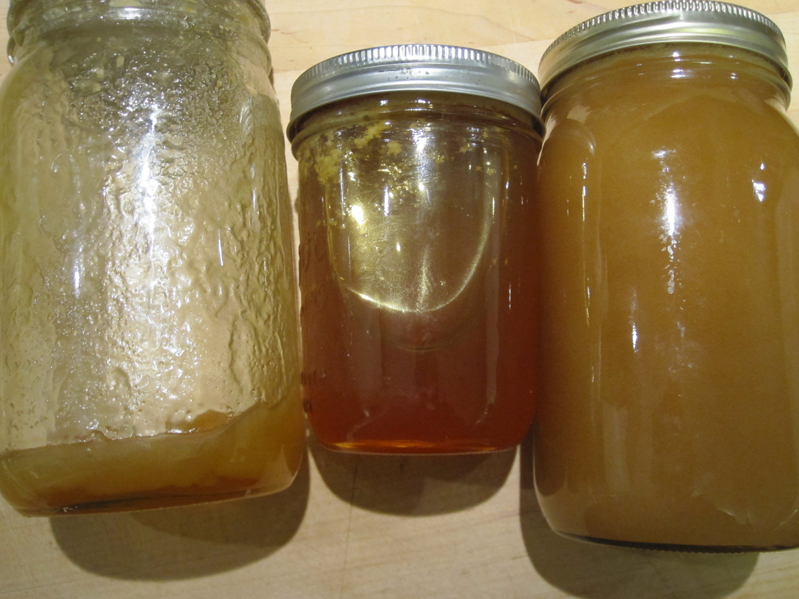 Почему мед не кристаллизуется. Мёд натуральный. Натуральный мёд засахаривается. Мед мутный. Забродивший мед.