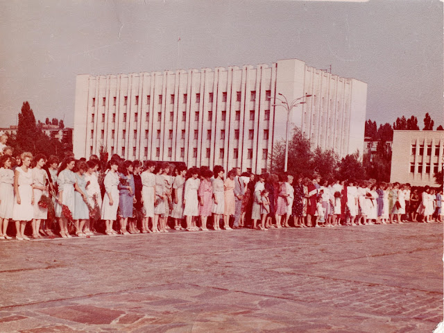 Випускний на площі Перемоги (1980-ті)