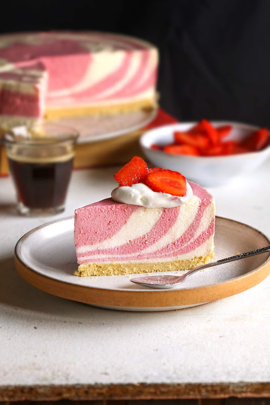 No bake strawberry ricotta cheesecake