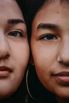 Teenage sisters close up face portrait for Christmas mini sessions with Morning Owl Fine Art Photography located in San Diego. 