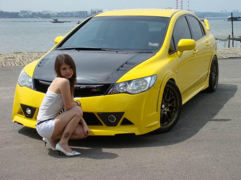 Девушки и Хонда Цивик 2008