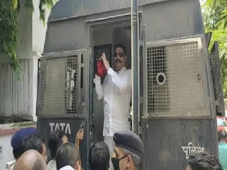 बाहुबली MLA अनंत सिंह ने लगाई 'दहाड़', बोले- तेजस्वी यादव ही है हमारा सीएम बाहुबली MLA अनंत सिंह ने लगाई 'दहाड़', बोले- तेजस्वी यादव ही है हमारा सीएम