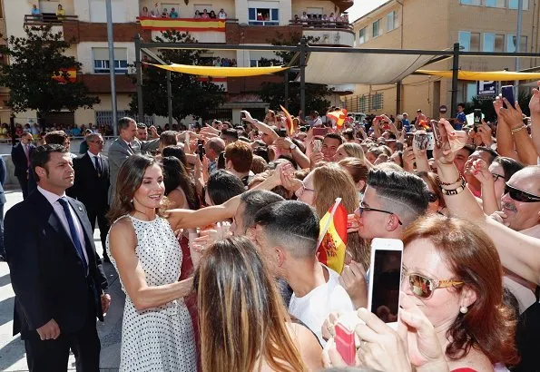 Queen Letizia of Spain visited the city of Bailen in occasion of the 210th anniversary of the Bailen Battle. Carolina Herrera Silk dress