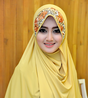 Gaya Terbaru 33+ Foto Model Wanita Berhijab Syar'i, Foto Wanita