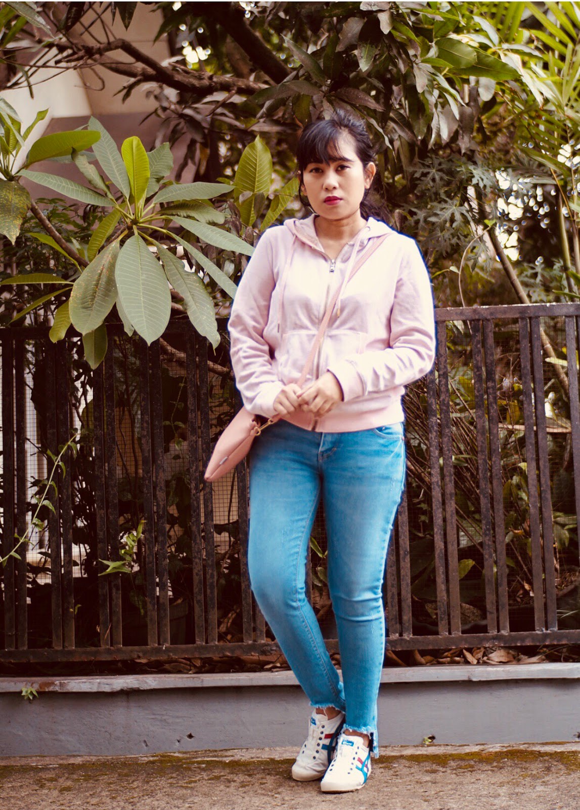 How To Memakai Sneakers Wanita Untuk Athleisure Style Two Thousand Things