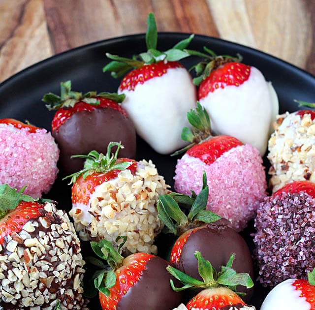 Easy Chocolate Covered Strawberries | The Rising Spoon