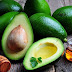 Masker Wajah Alami Dari Buah Alpukat Madu dan Gandum