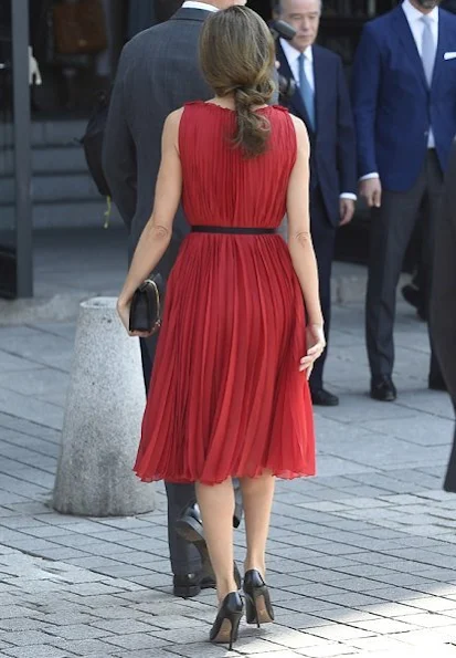 Queen letizia wore Carolina Herrera silk dress in red, Prada Toe Pump, Coolook earrings and carried Nina Ricci Arc Clutch