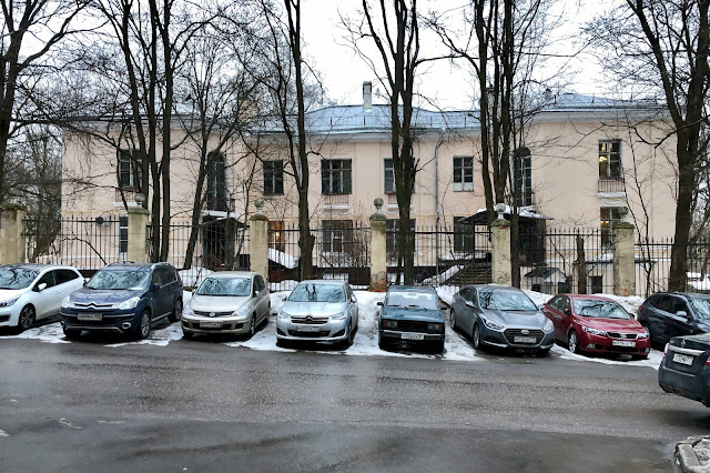 Большая Черёмушкинская улица, улица Кржижановского, дворы, бывший поселок при Институте теоретической и экспериментальной физики, жилой дом 1948 года постройки