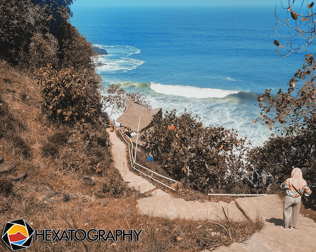 Panorama Pantai Surumanis, Desa Pasir, Kecamatan Ayah, Kabupaten Kebumen
