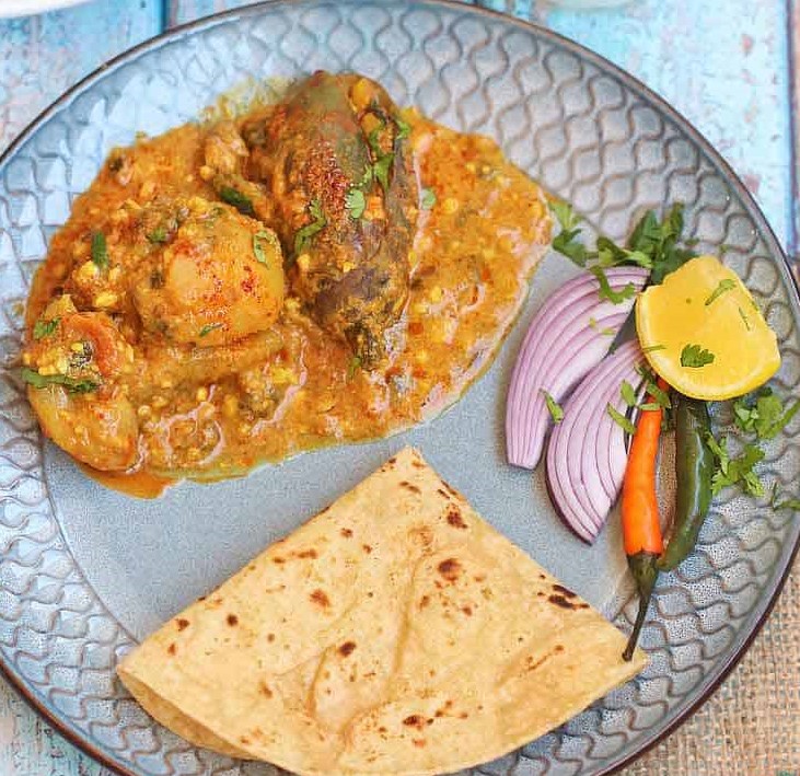 GUJARATI STYLE BHARWA ALOO BAINGAN STUFFED EGGPLANT POTATO CURRY
