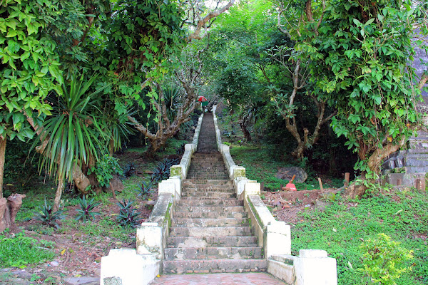 Escaleras de la colina Phou Si
