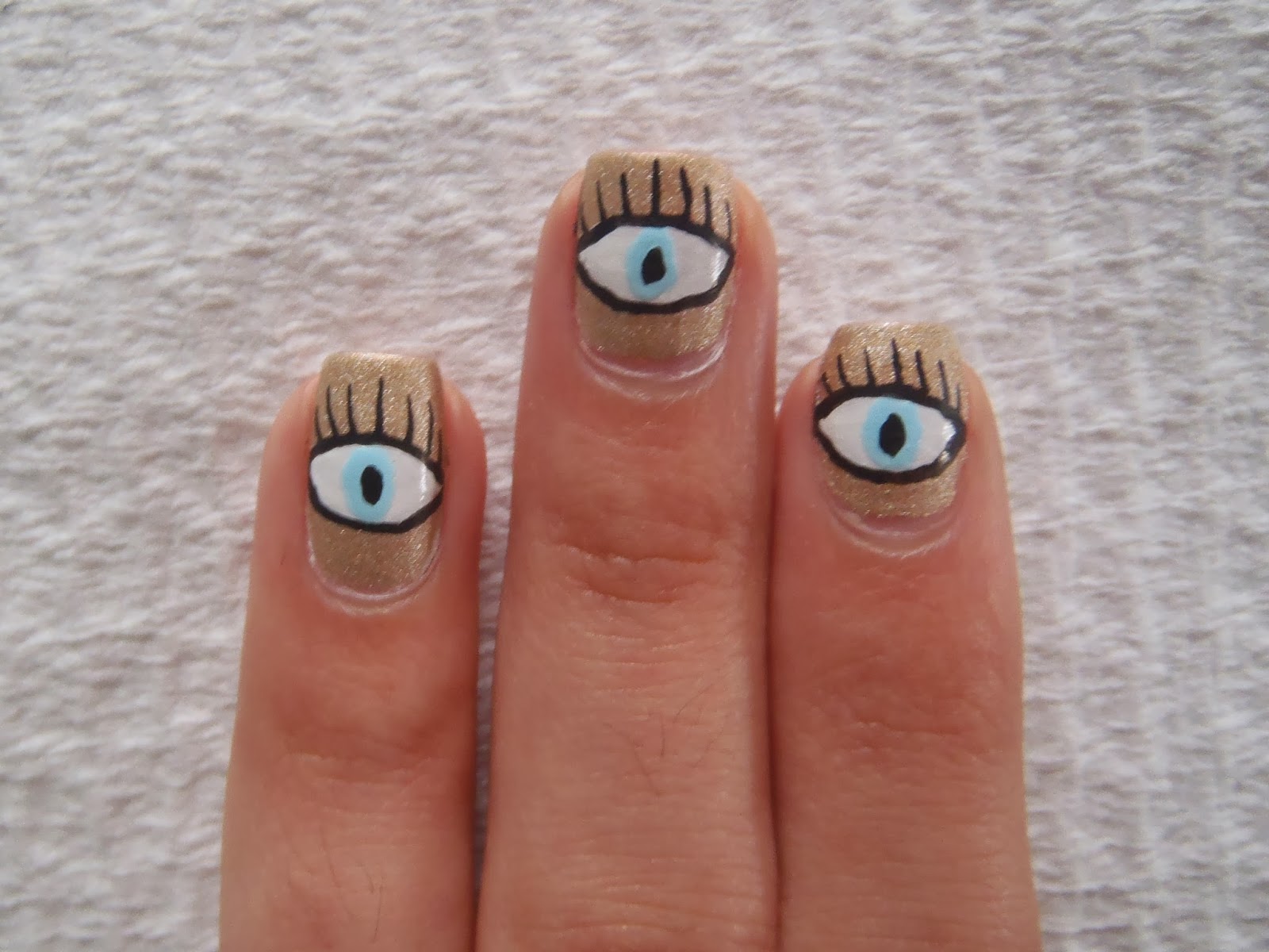 Gormay Nails: My nails are looking at you