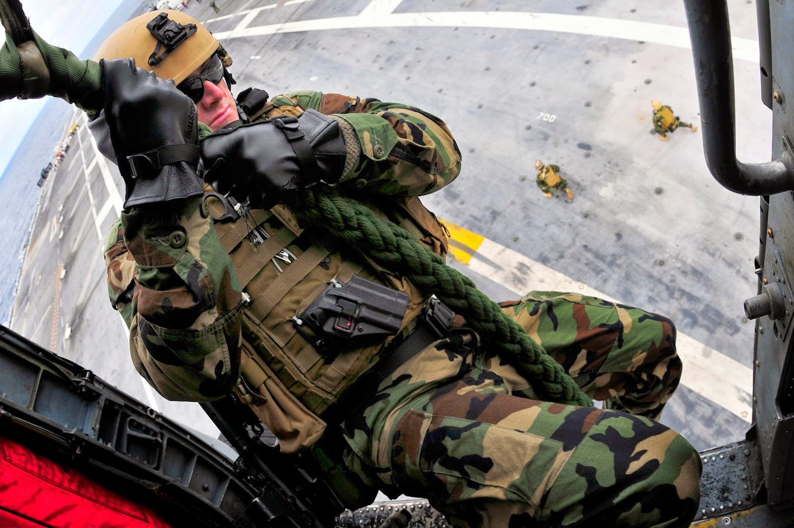 SleuthSayers: Some Details: Fast-Rope vs. Rappel