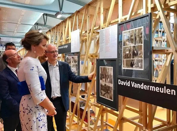 Queen Mathilde visited the Frankfurt Book Fair 2017. Queen Mathilde wore Natan dress, and Natan clutch bag