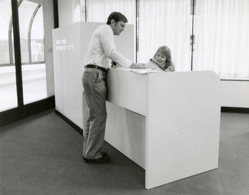 Vintage photos show the workplace and offices of the past  1970s 1980s - 21