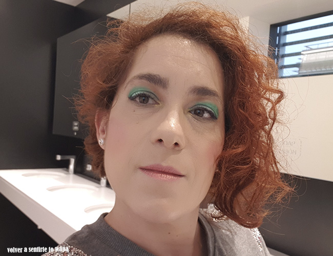 Maquillaje en tonos verdes de acabado mate Maquillaje en tonos verdes de acabado mate