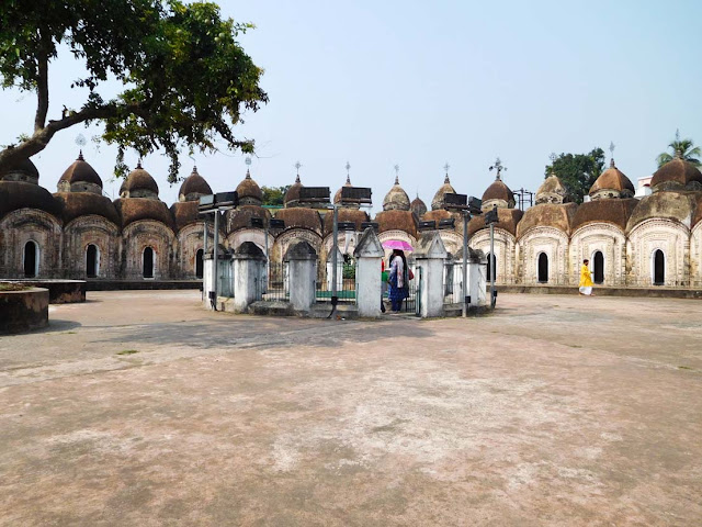 A well at the center of the inner circle of temples at the 108 Shiv Mandir or Nava Kailash in Kalna, West Bengal